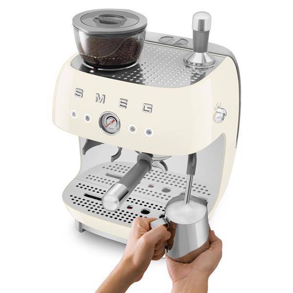 Machine à café automatique Expresso automatique avec broyeur SMEG - EGF03CREU